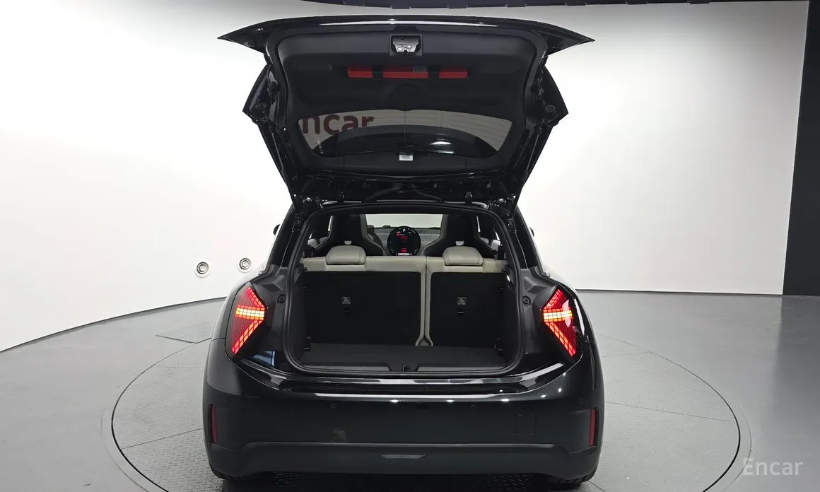 Mini Cooper 2025 SE Favoured