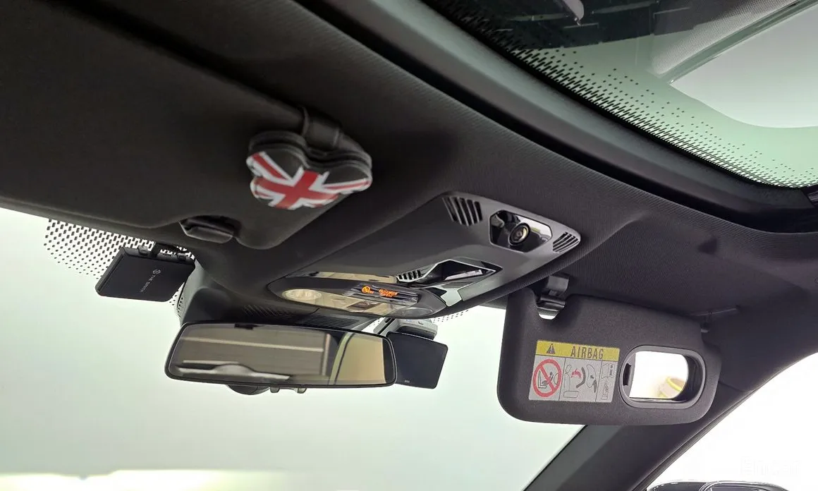 Mini Cooper 2025 SE Favoured