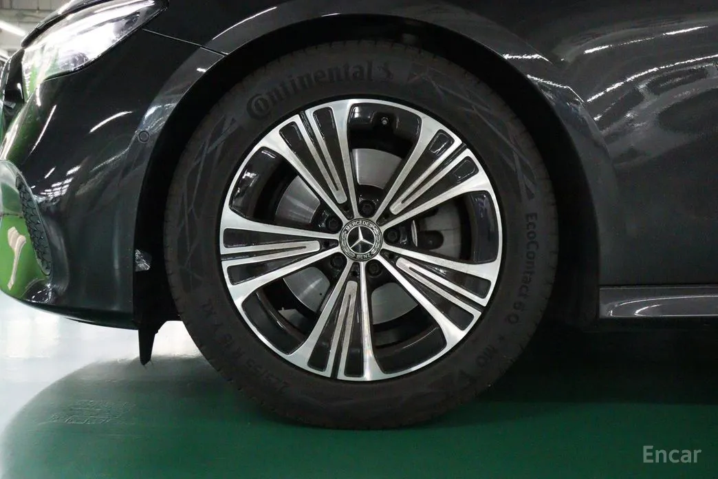 Фото 20 - Mercedes-Benz E-Class