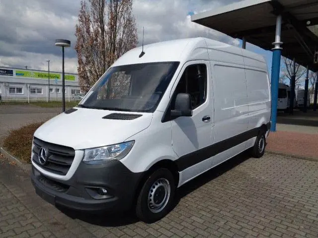 2025 Mercedes-Benz Sprinter L2H2