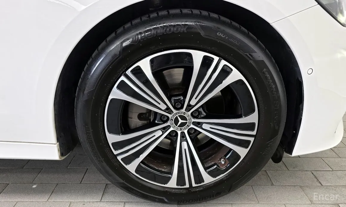 Mercedes-Benz E-Class 2024 E200 Avantgarde