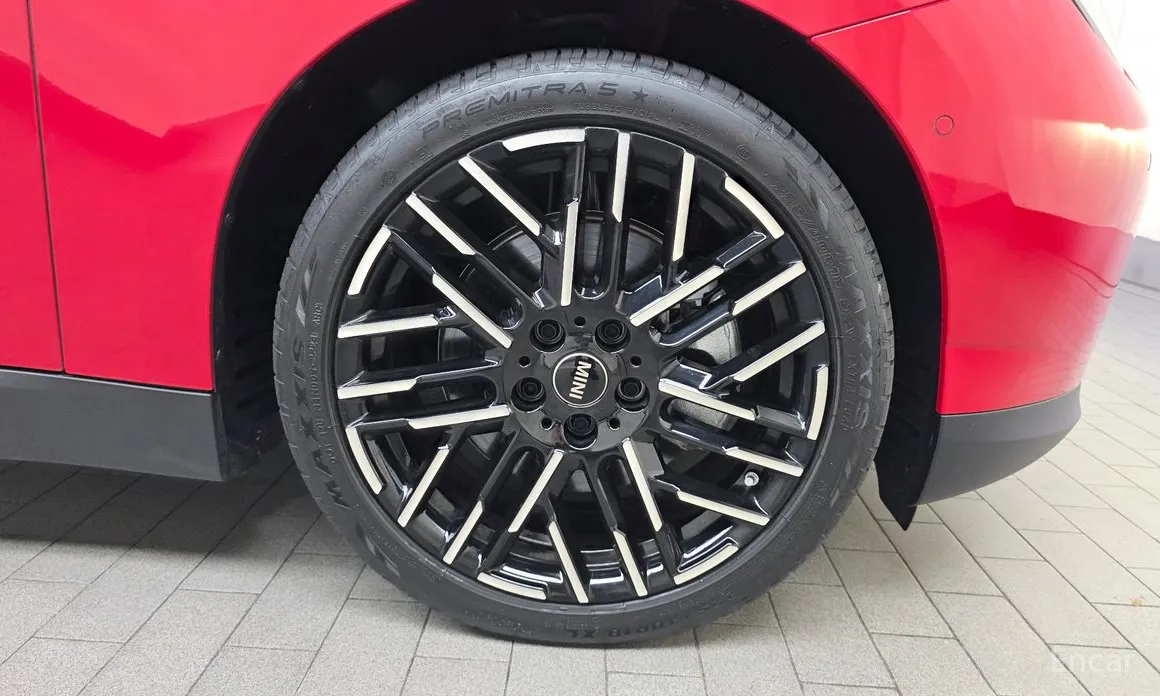 Mini Cooper 2025 SE Favoured
