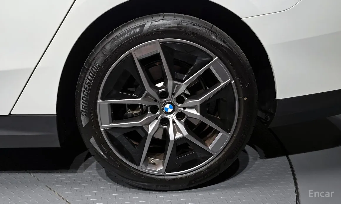 BMW 5 Series 2023 520i