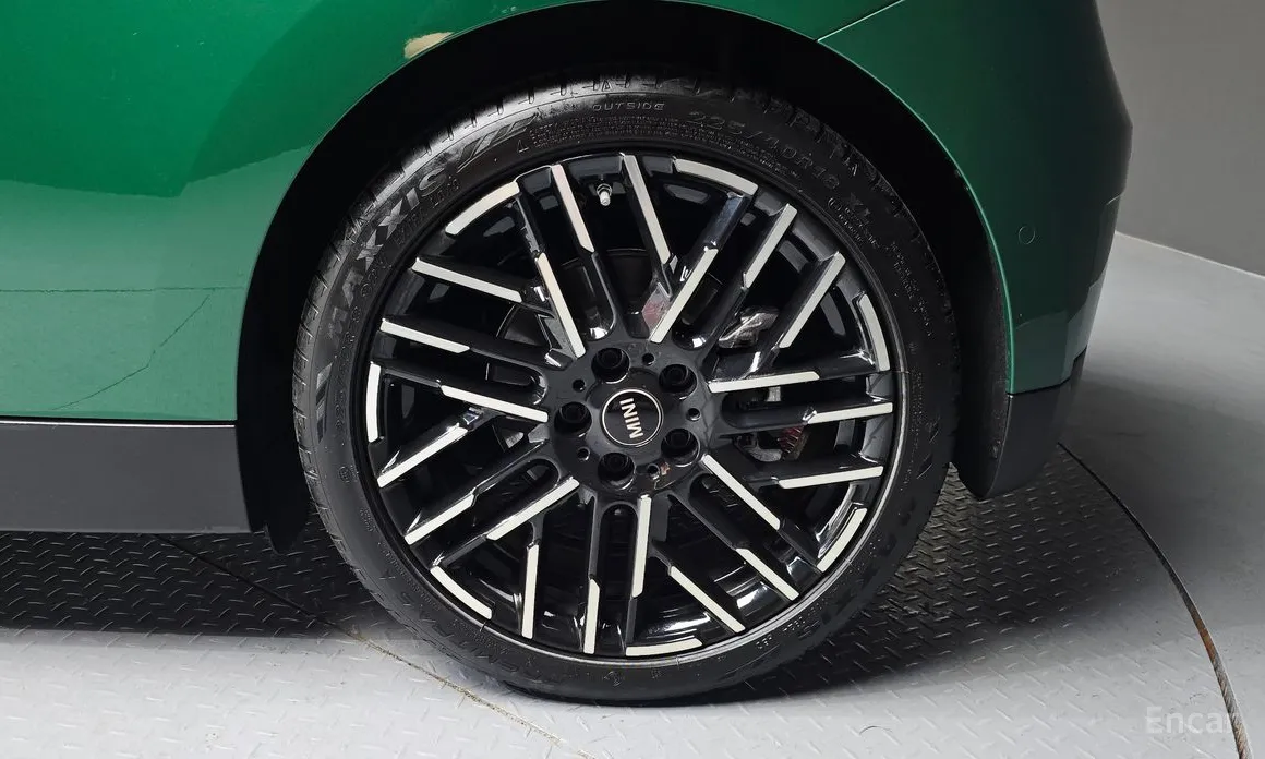 Mini Cooper 2025 SE Favoured