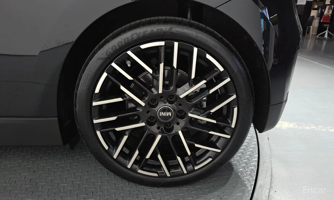 Mini Cooper 2025 SE Favoured