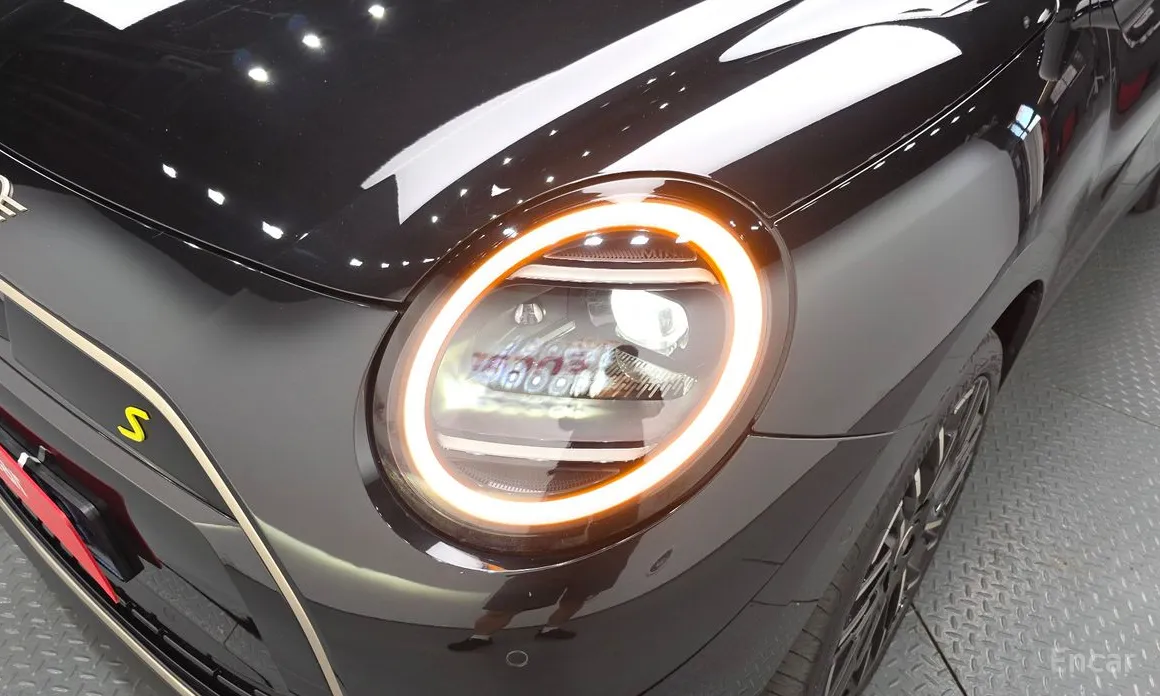 Mini Cooper 2025 SE Favoured