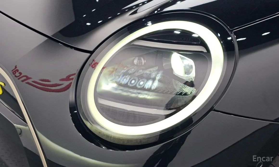 Mini Cooper 2025 SE Favoured