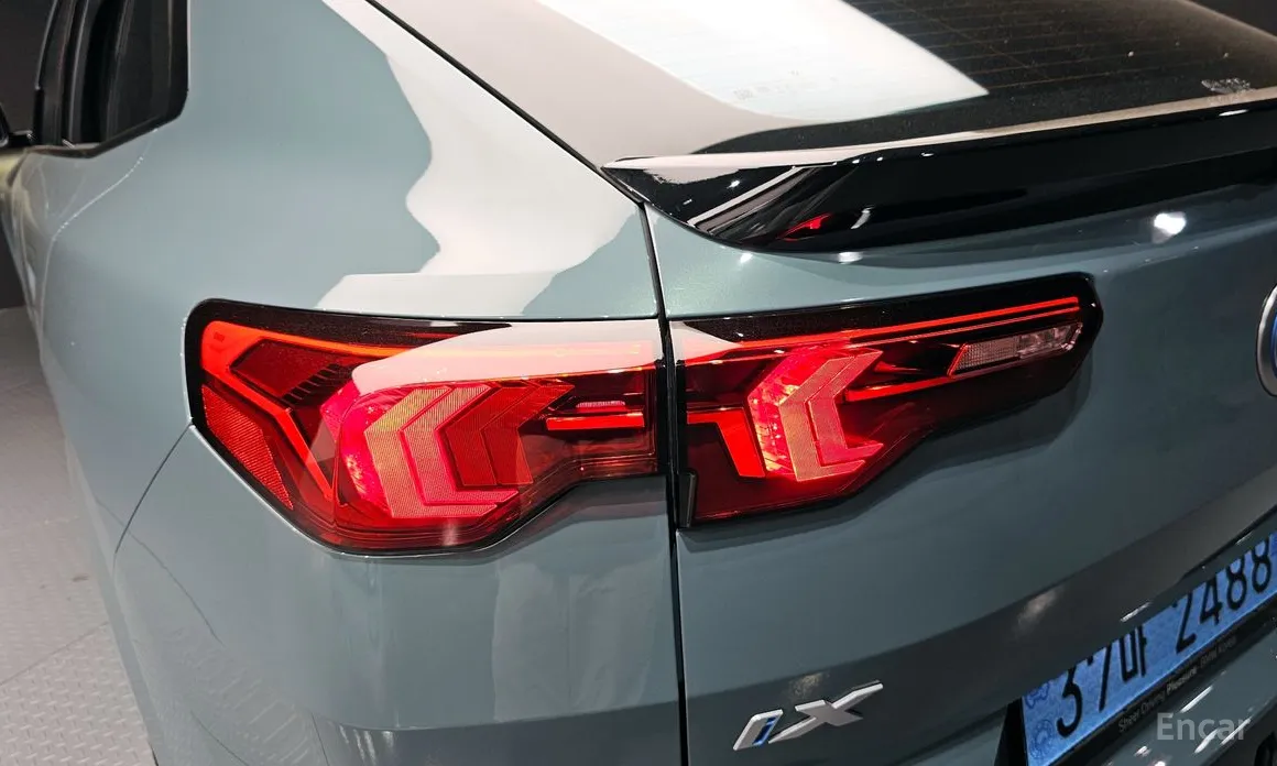 BMW iX2 2025 eDrive 20 M Sport