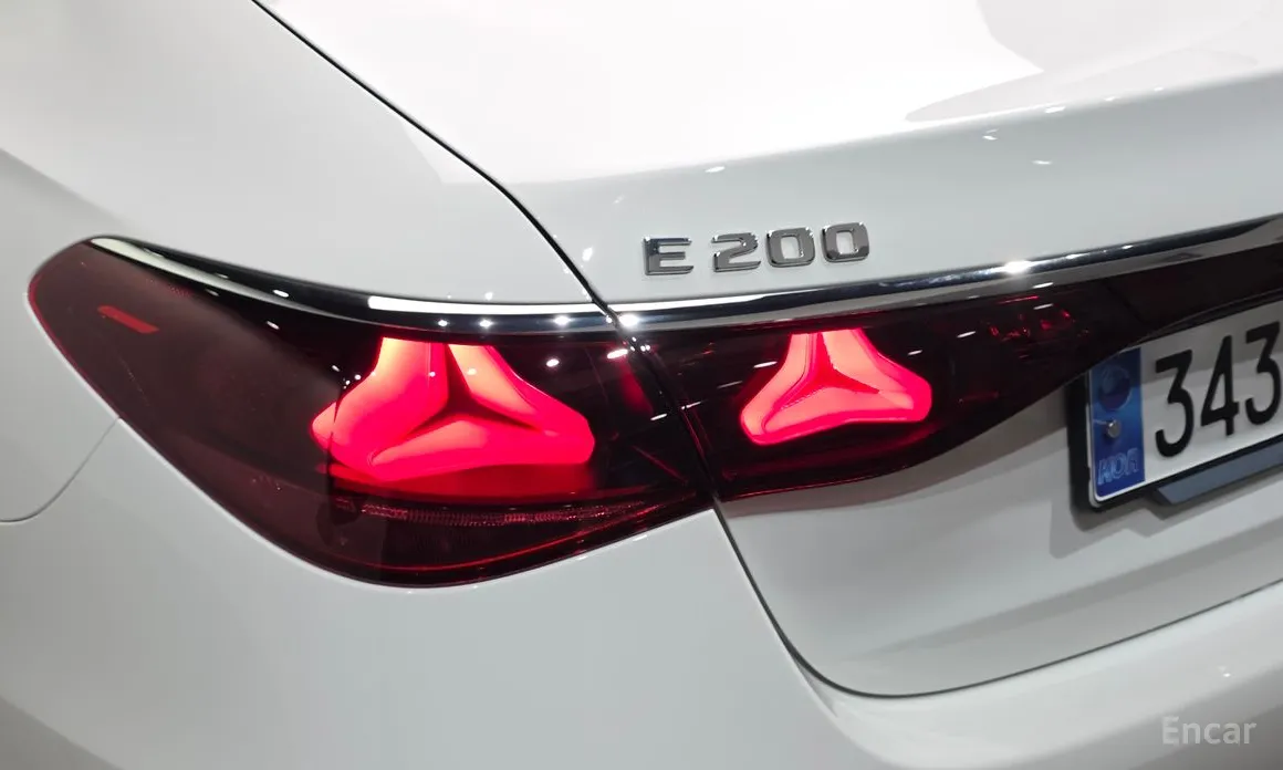 Mercedes-Benz E-Class 2024 E200 Avantgarde