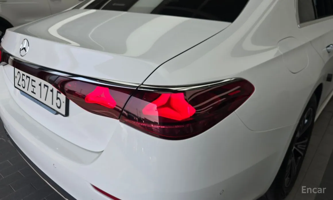 Фото 23 - Mercedes-Benz E-Class