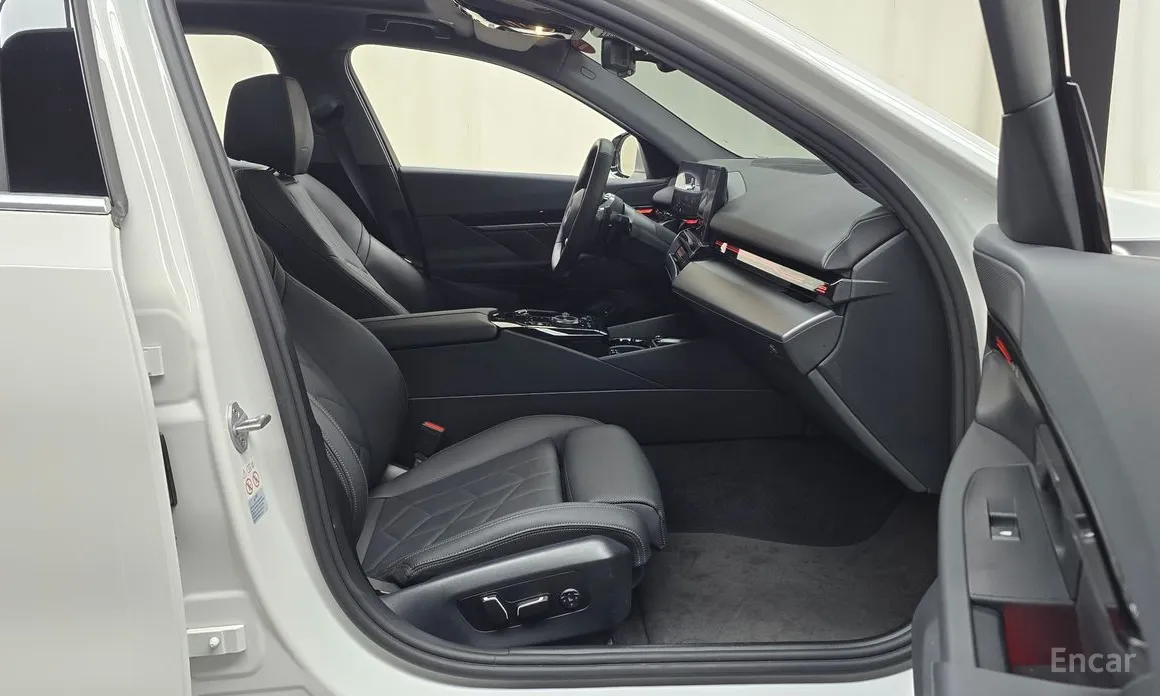 BMW 5 Series 2023 520i