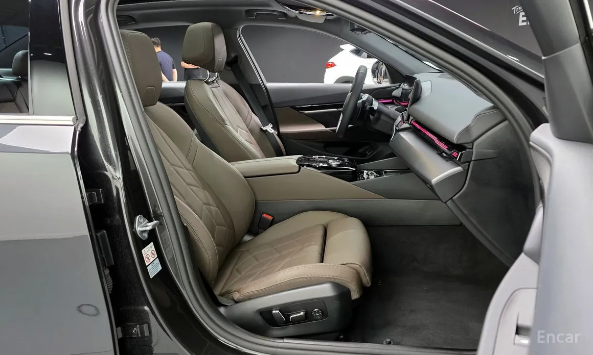 BMW 5 Series 2023 520i