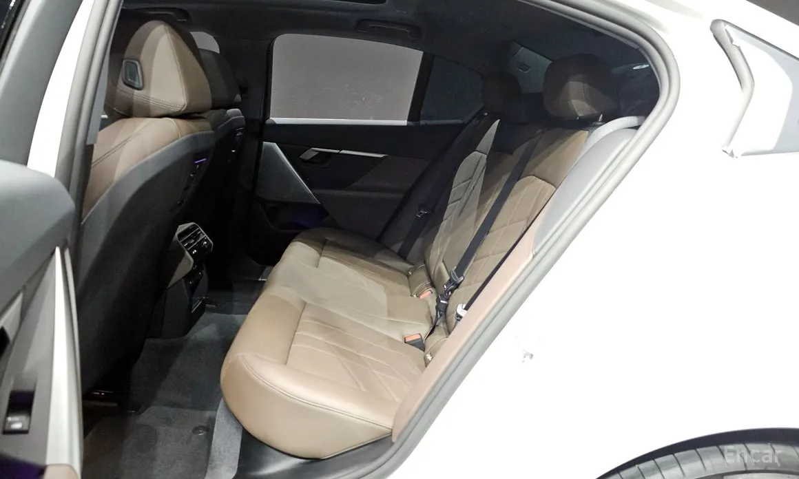 BMW 5 Series 2023 520i