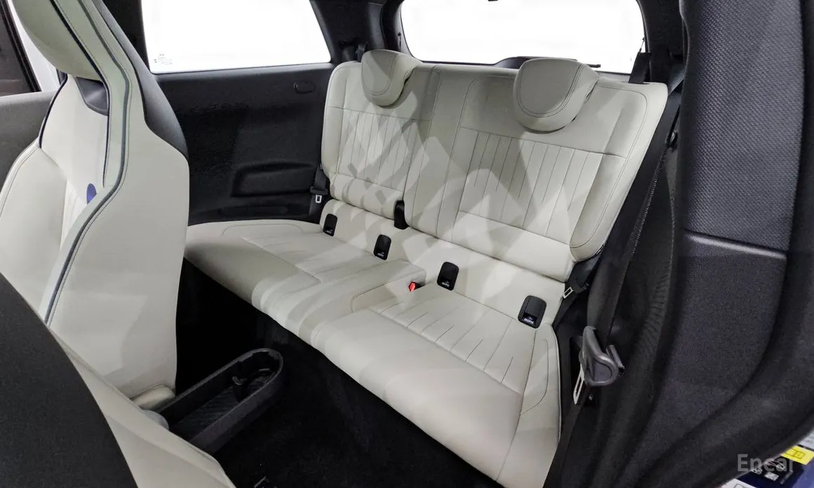 Mini Cooper 2025 SE Favoured
