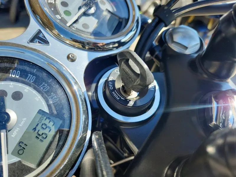 TRIUMPH BONNEVILLE 2024