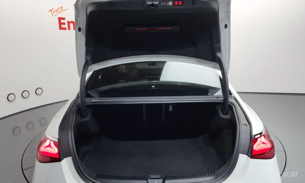 Mercedes-Benz E-Class 2024 E200 Avantgarde