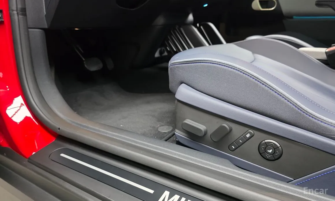 Mini Cooper 2025 SE Favoured