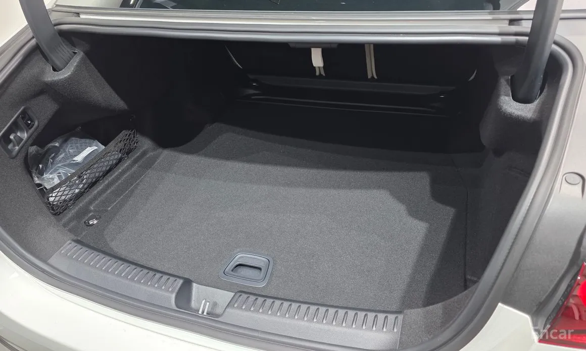 Mercedes-Benz E-Class 2024 E200 Avantgarde