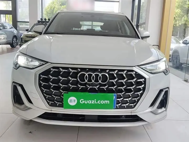 Audi Q3 2025 2025款 45周年典藏版 40TFSI 时尚动感型