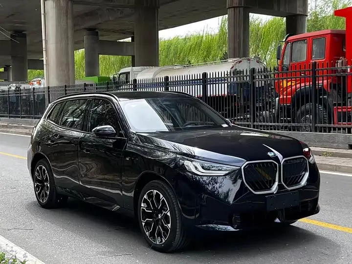 BMW X3 2026 2026款 xDrive30L 领先型 M运动曜夜套装
