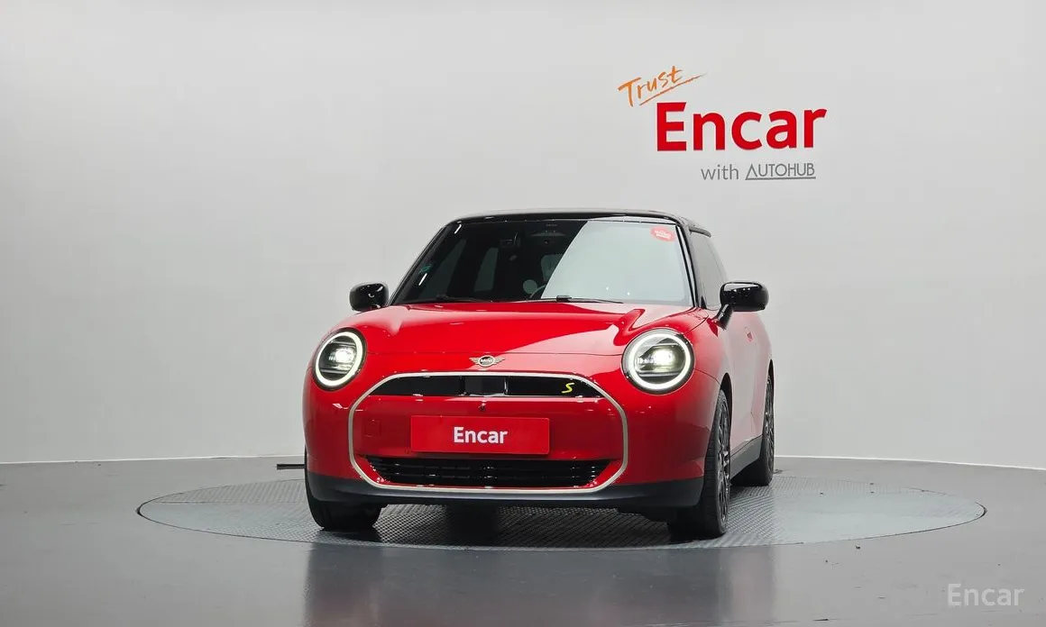 Mini Cooper 2025 SE Favoured
