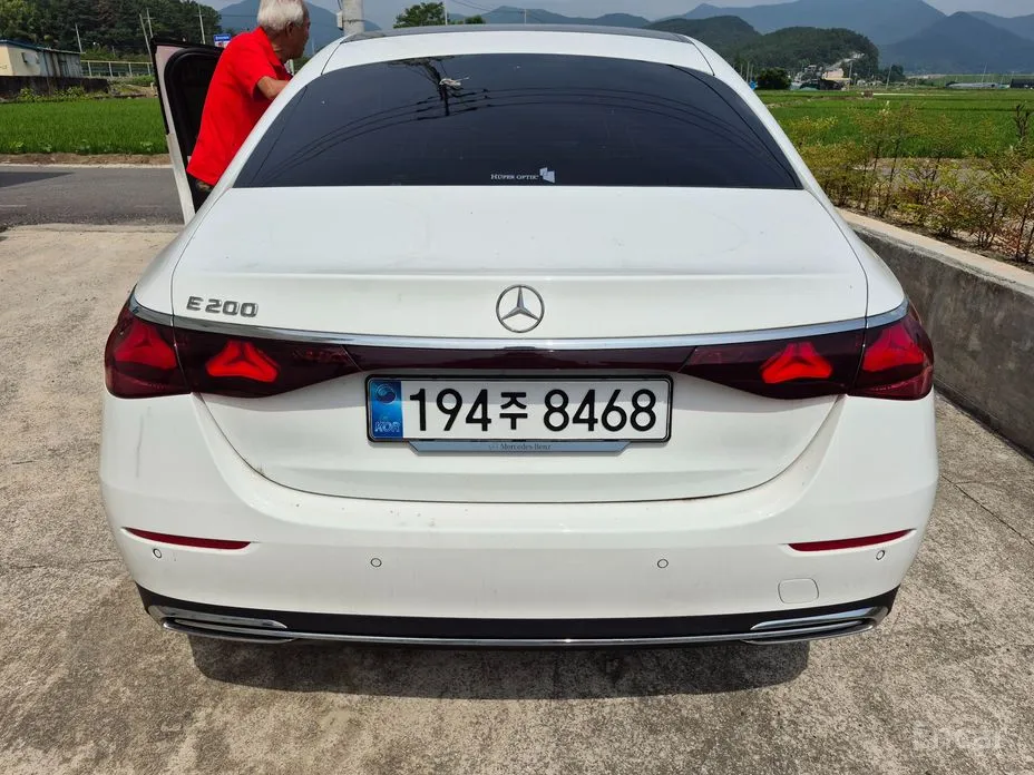 Mercedes-Benz E-Class 2024 E200 Avantgarde