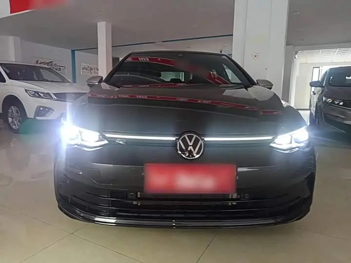 Фото 3 - Volkswagen Golf