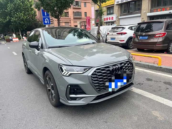 Audi Q3 2025 2025款 45周年典藏版 40TFSI RS套件燃速型