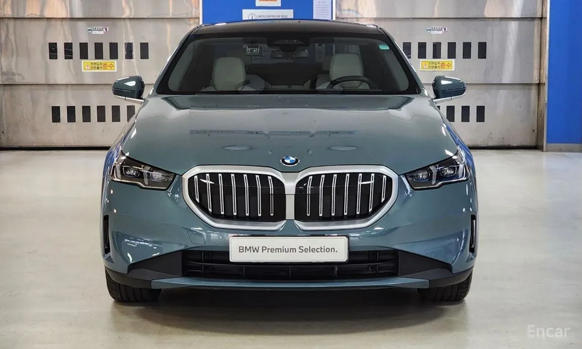 BMW 5 Series 2023 520i