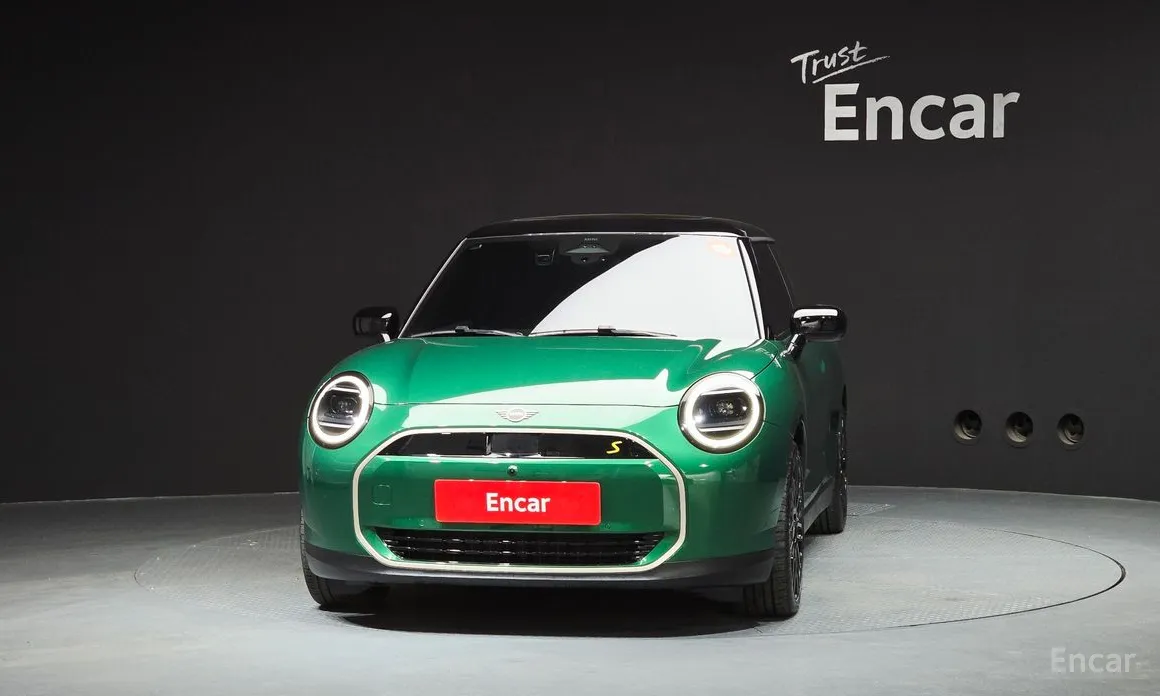 Mini Cooper 2025 SE Favoured