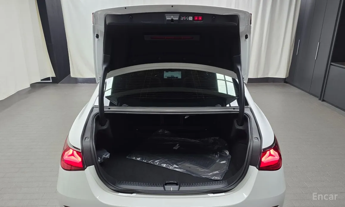 Mercedes-Benz E-Class 2024 E200 Avantgarde