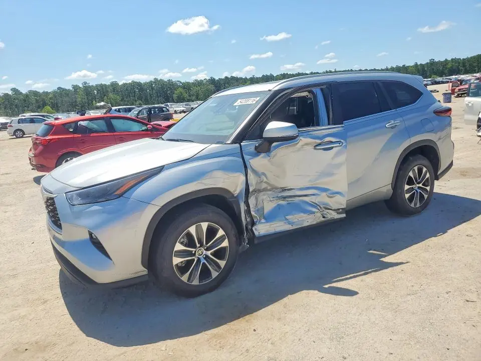 Фото 1 - TOYOTA HIGHLANDER
