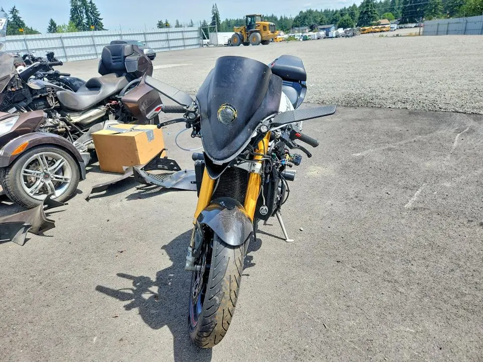 TRIUMPH DAYTONA 2011