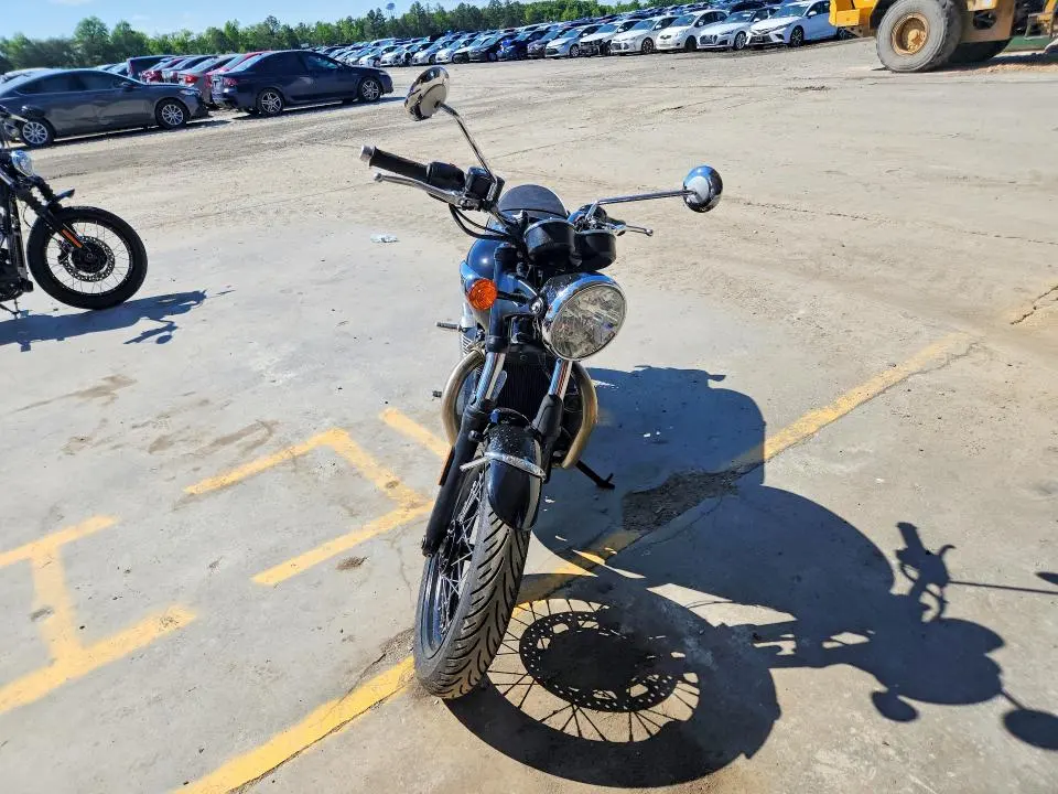 TRIUMPH BONNEVILLE 2024