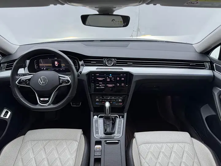 Volkswagen Magotan 2024 2024款 200万辆众享款 330TSI DSG豪华型