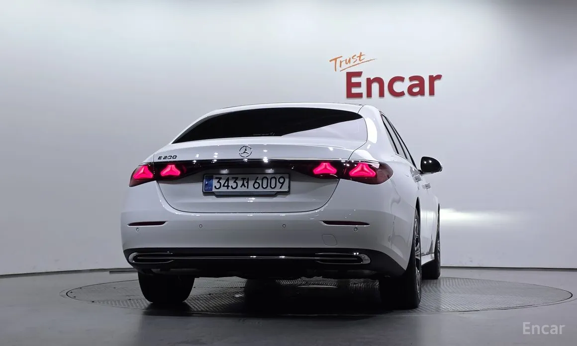 Mercedes-Benz E-Class 2024 E200 Avantgarde