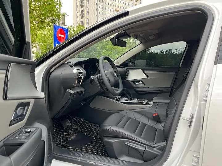 Citroen C5 X 2025 2025款 1.6T 海外版