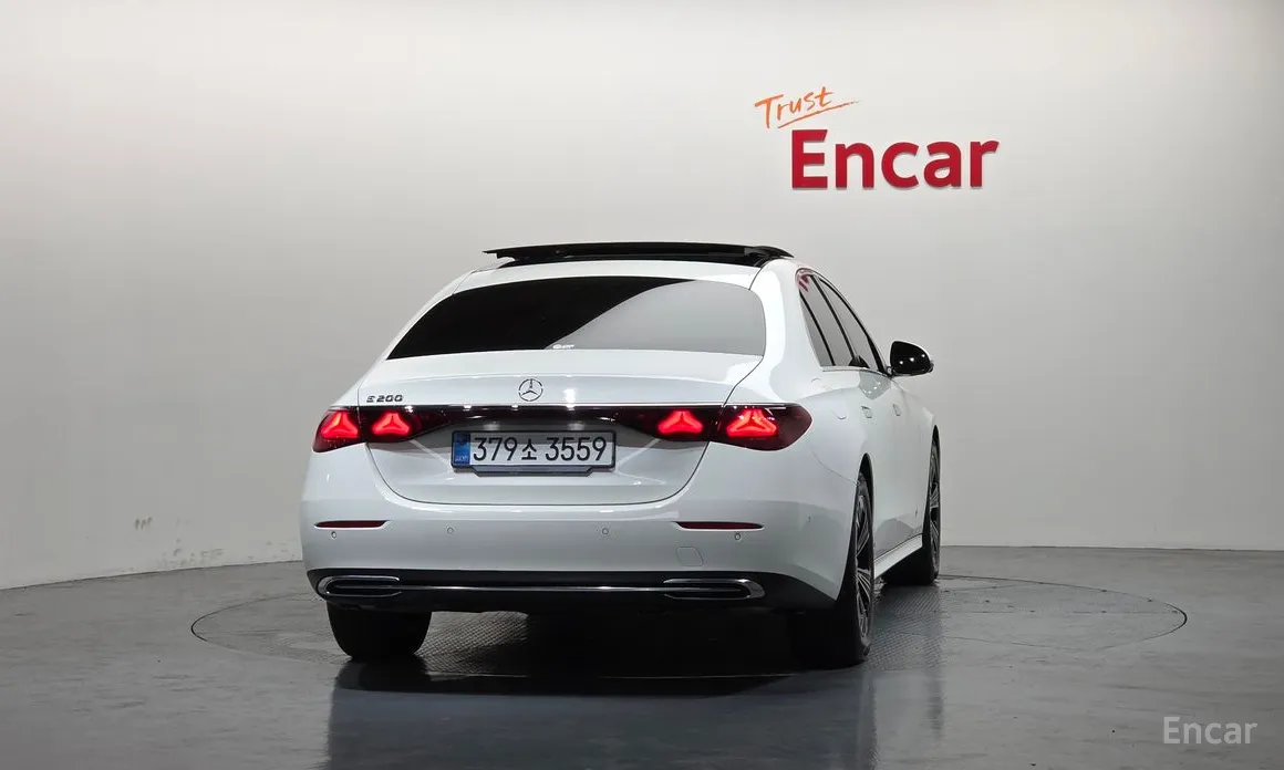 Mercedes-Benz E-Class 2024 E200 Avantgarde
