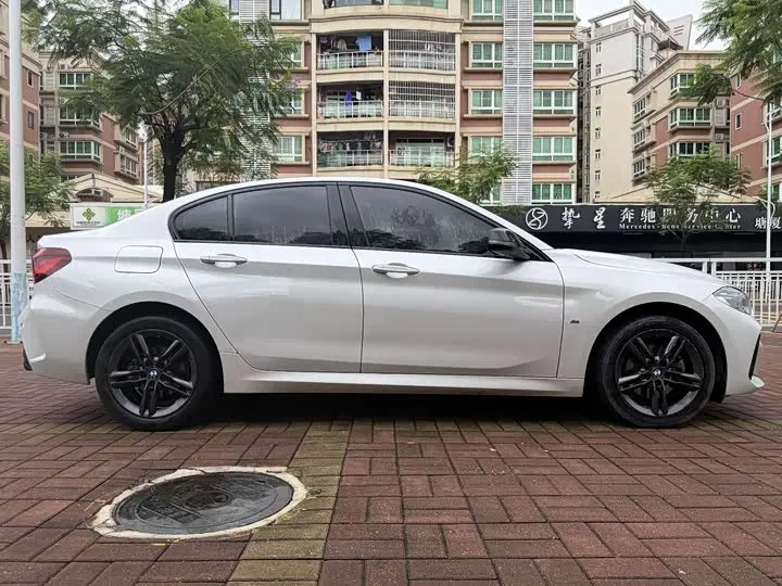 BMW 1 Series 2023 2023款 120i M运动曜熠版