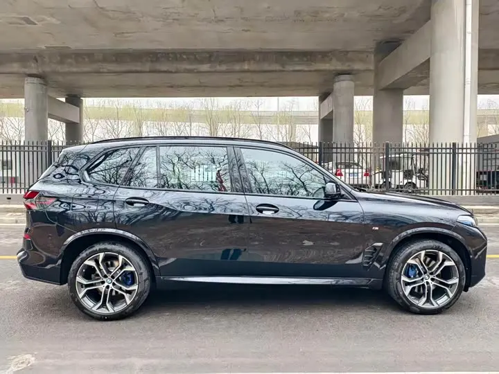BMW X5 2026 2026款 改款 xDrive 40Li M运动曜夜套装