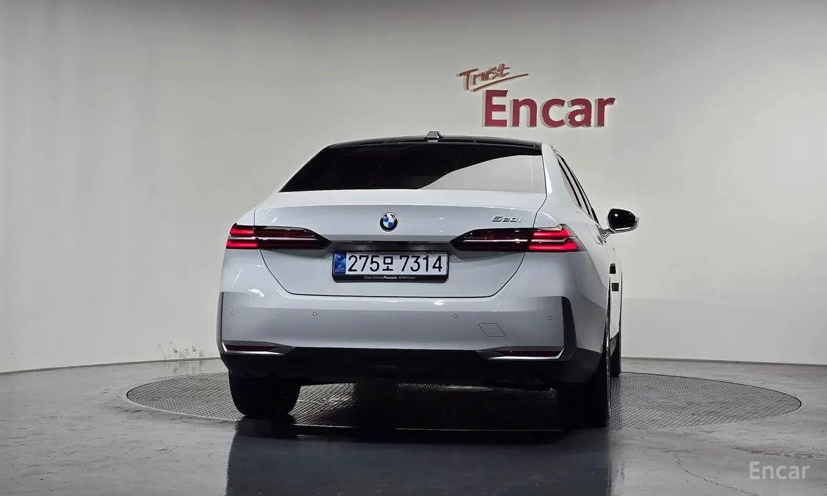 BMW 5 Series 2023 520i