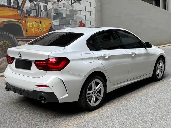 BMW 1 Series 2023 2023款 120i M运动曜夜版
