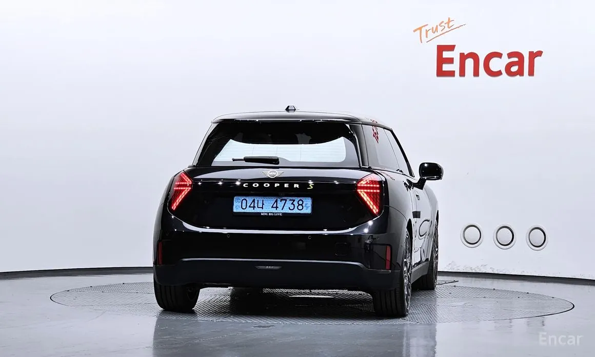 Mini Cooper 2025 SE Favoured