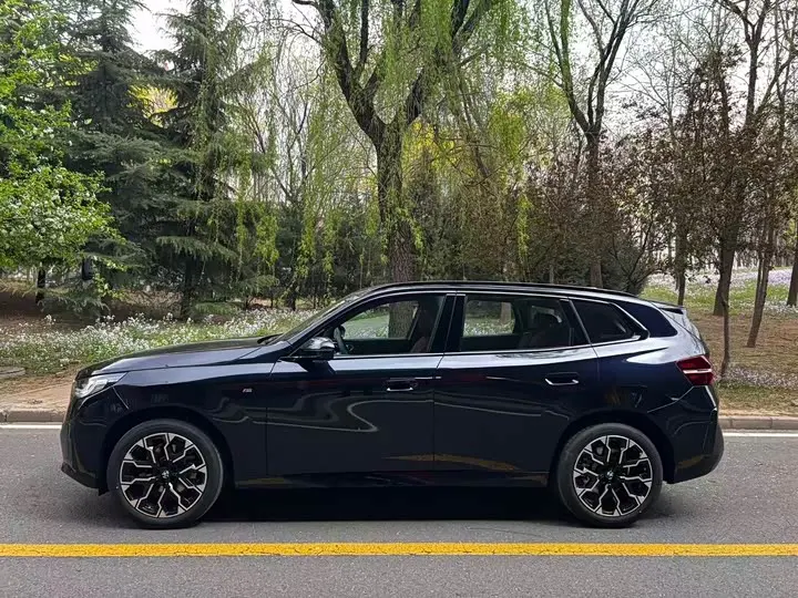 BMW X3 2026 2026款 xDrive30L 领先型 M运动曜夜套装