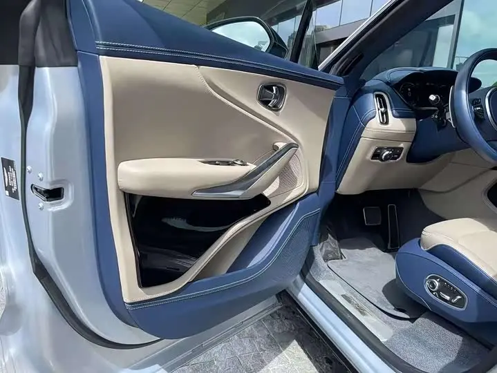 Aston Martin DBX 2023 2023款 4.0T V8 707