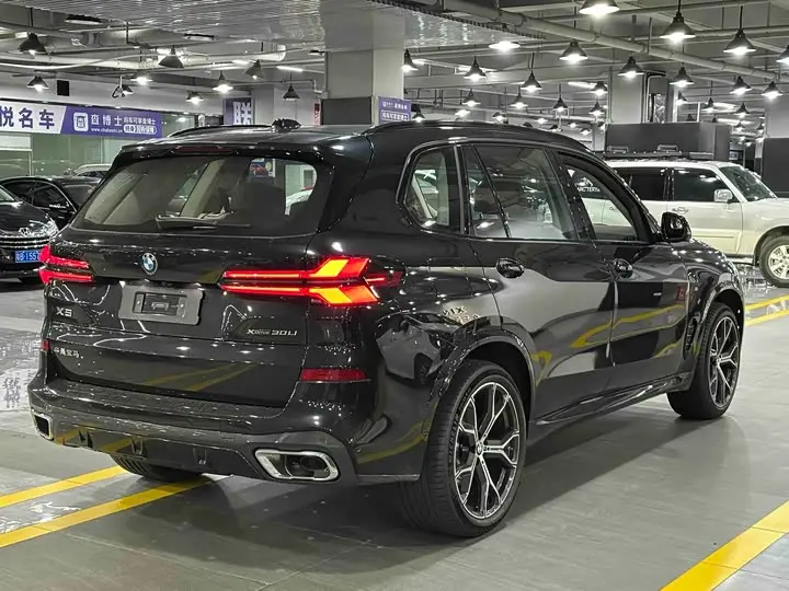 BMW X5 2026 2026款 改款 xDrive 30Li 尊享型M运动曜夜套装