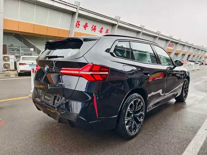 BMW X3 2026 2026款 xDrive30L 领先型 M运动曜夜套装