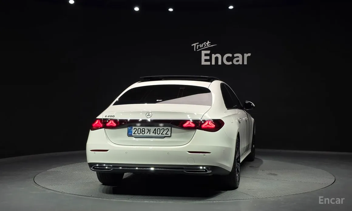 Mercedes-Benz E-Class 2024 E200 Avantgarde
