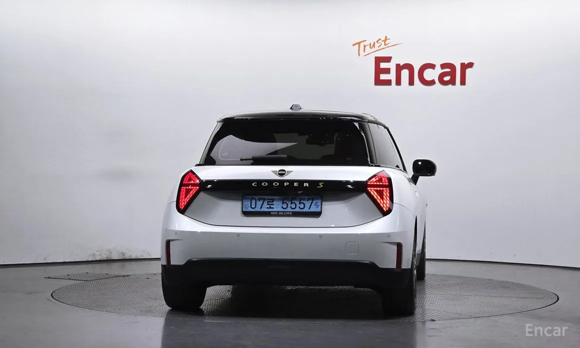 Mini Cooper 2025 SE Favoured
