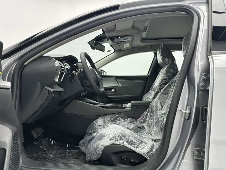 Citroen C5 X 2026 2026款 1.6T 国际版